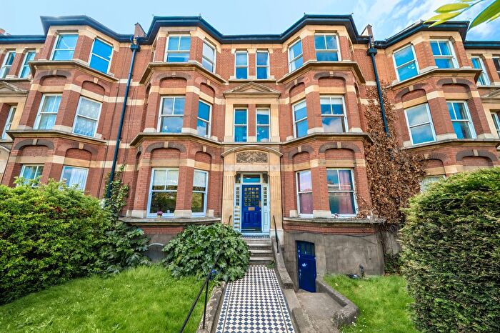 3 Bedroom Flat For Sale In Fairlawn Mansions, New Cross Road, London, SE14