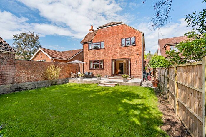 4 Bedroom Detached House For Sale In Gloucester Drive, Staines-Upon-Thames, Berkshire, TW18