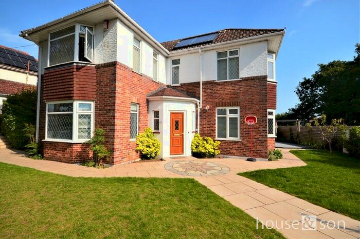 3 Bedroom Detached House To Rent In West Way, Bournemouth, BH9