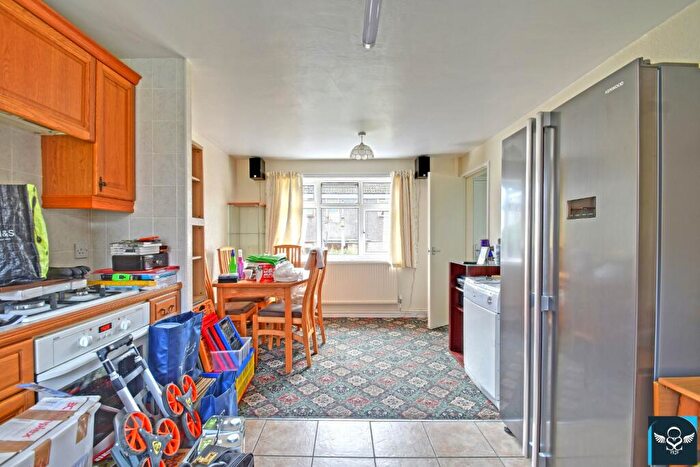 3 Bedroom Town House For Sale In Aylesbury Walk, Burnley, BB10