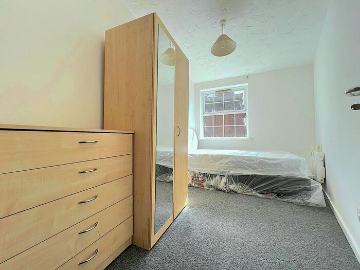 2 Bedroom Flat To Rent In Willow Walk, London, E17