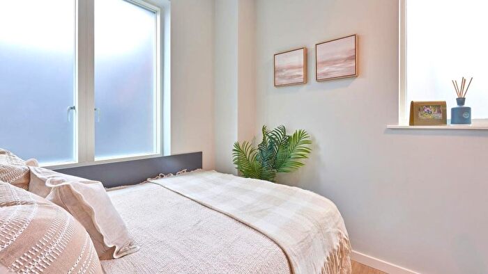 Studio To Rent In Bury Street, Guildford, GU2