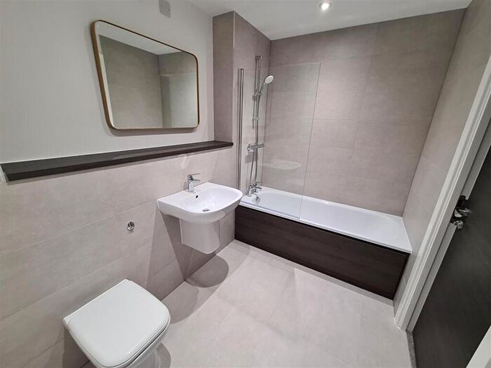 2 Bedroom Apartment To Rent In Downtown, Woden Street, Salford, M5