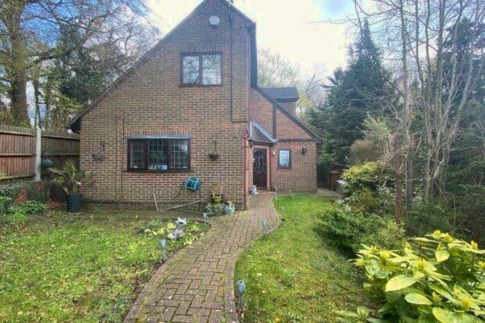 5 Bedroom Detached House To Rent In Prince Charles Avenue, Chatham, ME5