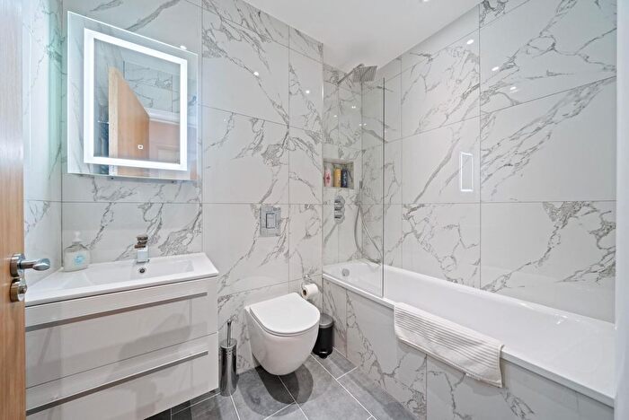 1 Bedroom Flat To Rent In Chalk Farm Road, London, NW1