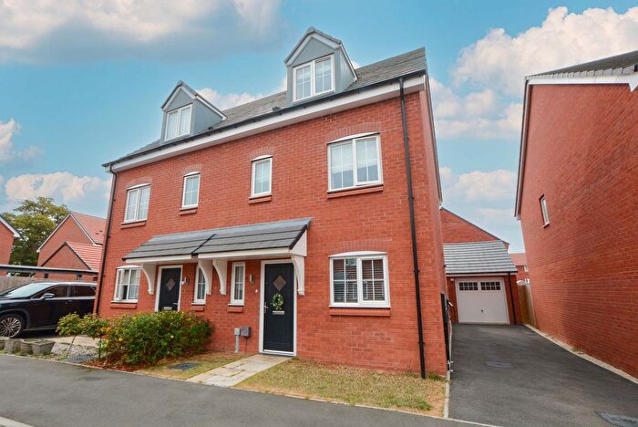 3 Bedroom Semi-Detached House For Sale In Abbots Drive Oadby, Leicester, LE2