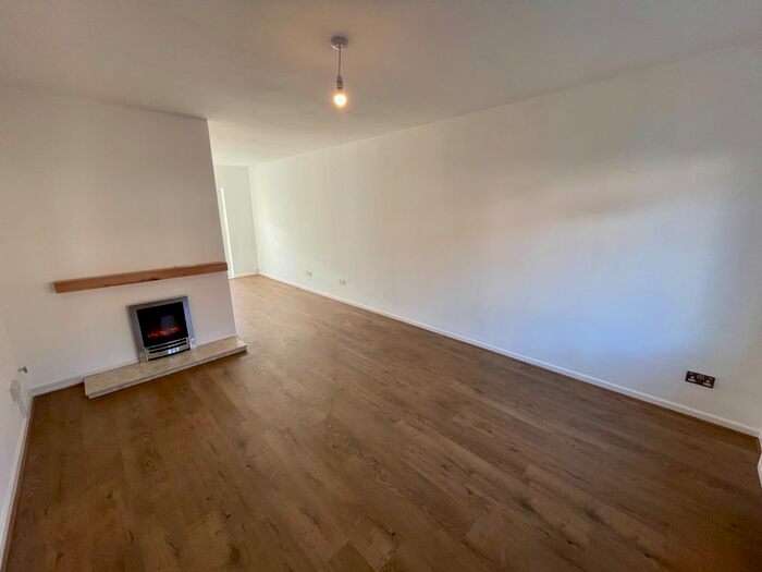 3 Bedroom Semi-Detached House To Rent In Moat Avenue, Coventry, CV3