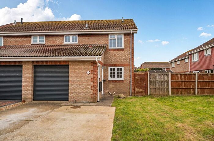 3 Bedroom Semi Detached House For Sale In Granary Lane, Selsey, PO20