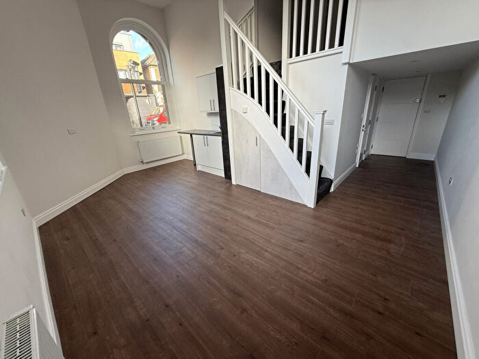 Studio To Rent In - Friern Barnet Road, London, N11