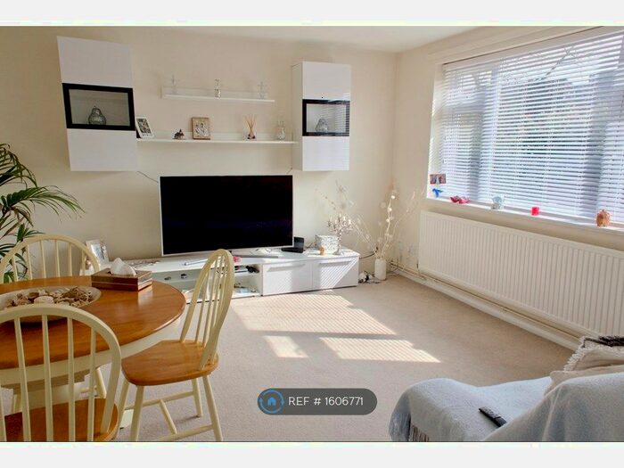 2 Bedroom Flat To Rent In Josephs Road, Guildford, GU1