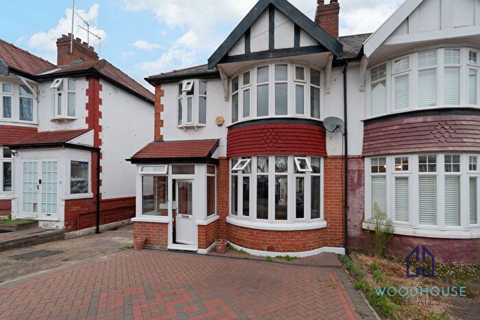 3 Bedroom Semi-Detached House To Rent In Hollickwood Avenue, London, N12