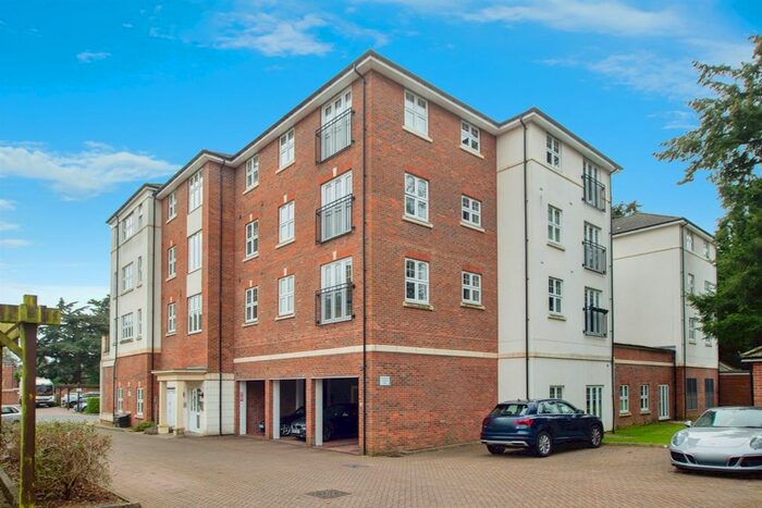 2 Bedroom Flat For Sale In Colnhurst Road, Watford, WD17
