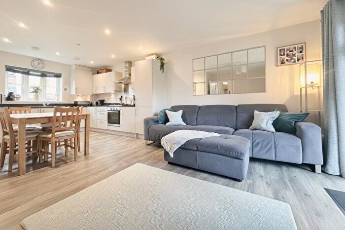 2 Bedroom Flat For Sale In Maynard Drive, Hook, Hampshire, RG27