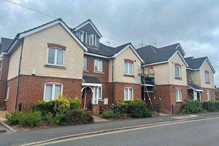 2 Bedroom Flat To Rent In Water Lane, Southampton, SO40