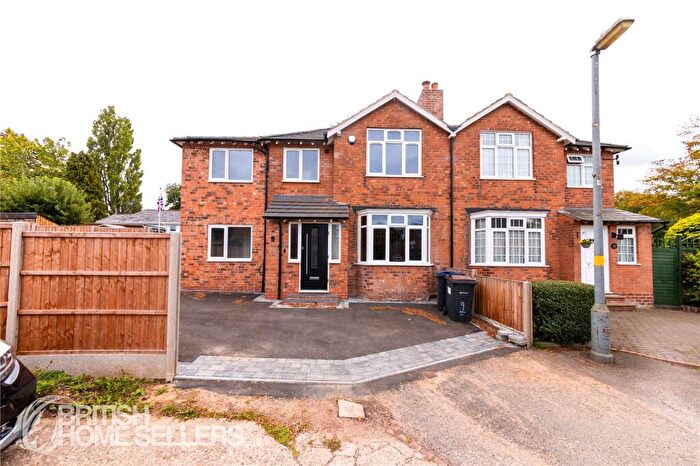 4 Bedroom Semi Detached House For Sale In Maple Way, Birmingham, West Midlands, B31