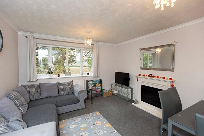 2 Bedroom Maisonette For Sale In Gowar Field, South Mimms, Potters Bar, Hertfordshire, EN6