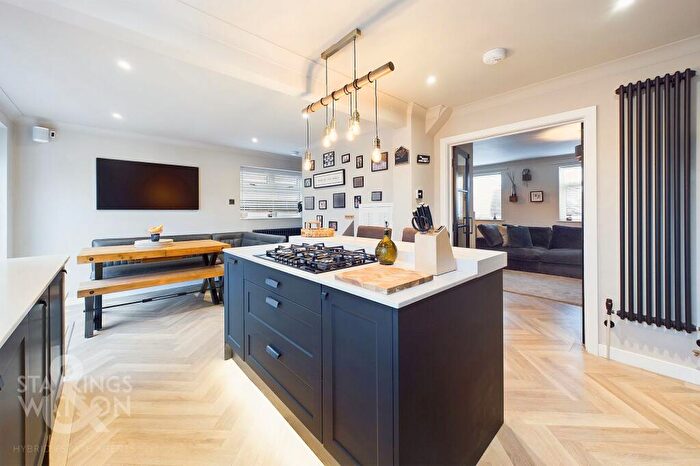 2 Bedroom Chalet For Sale In Greenwood Way, Sprowston, Norwich, NR7