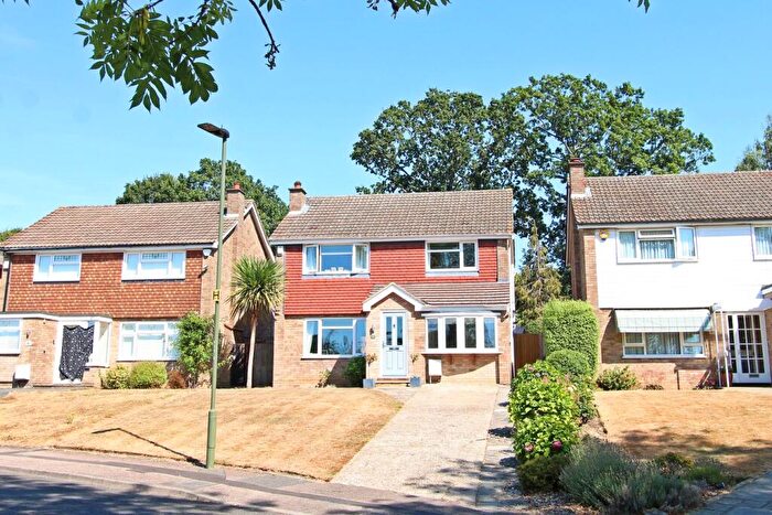 4 Bedroom Detached House For Sale In White Oak Drive, Beckenham, BR3