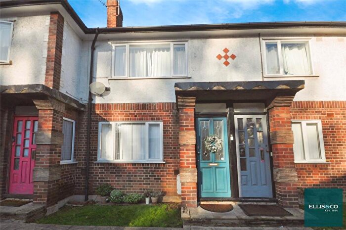 2 Bedroom Apartment For Sale In Abingdon Road, Finchley, N3