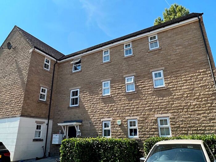 2 Bedroom Flat To Rent In Spinners Close, Halifax, HX1