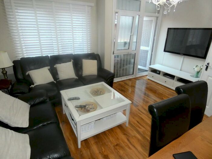 3 Bedroom Maisonette To Rent In Sabella Court, Mostyn Grove, London, E3