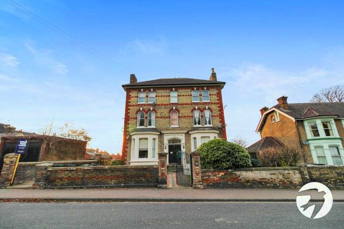 1 Bedroom Flat To Rent In Windmill Street, Gravesend, Kent, DA12