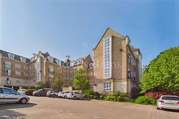 2 Bedroom Apartment To Rent In Sandpiper Close, Greenhithe, Kent, DA9