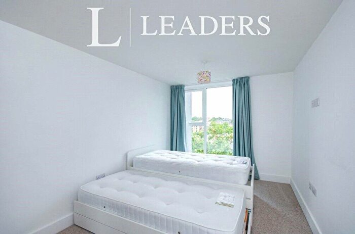 2 Bedroom Apartment For Sale In Wootton Mount, Bournemouth, Dorset, BH1