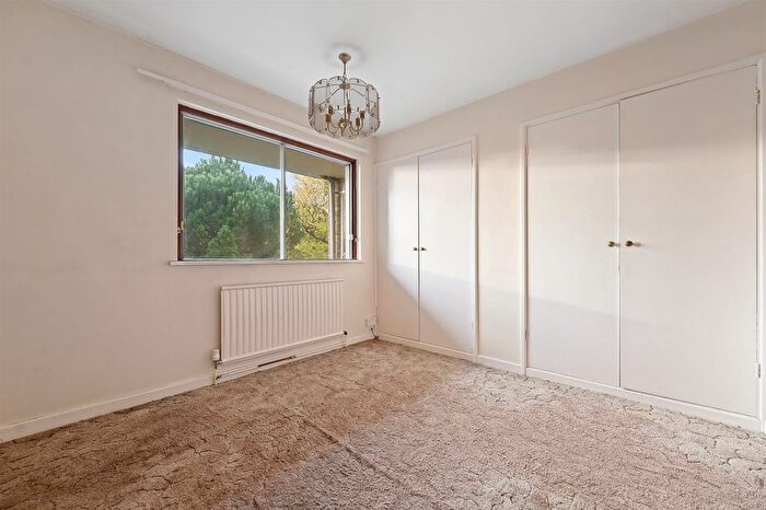 2 Bedroom Flat For Sale In Kent Avenue, London, W13