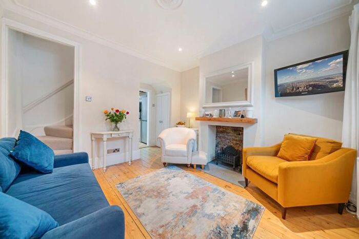 2 Bedroom Property To Rent In Derinton Road, London, SW17