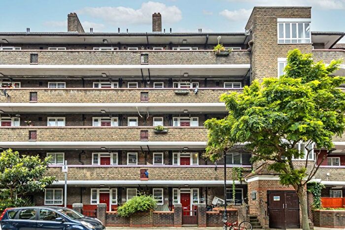 2 Bedroom Flat To Rent In White City Estate, Shepherds Bush, W12