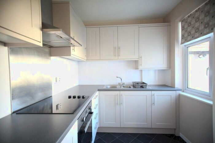 1 Bedroom Flat To Rent In Oak Tree Dell, Colindale, NW9
