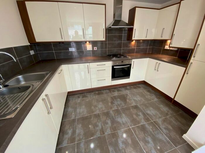 3 Bedroom Flat To Rent In Watkin Road, Leicester, LE2