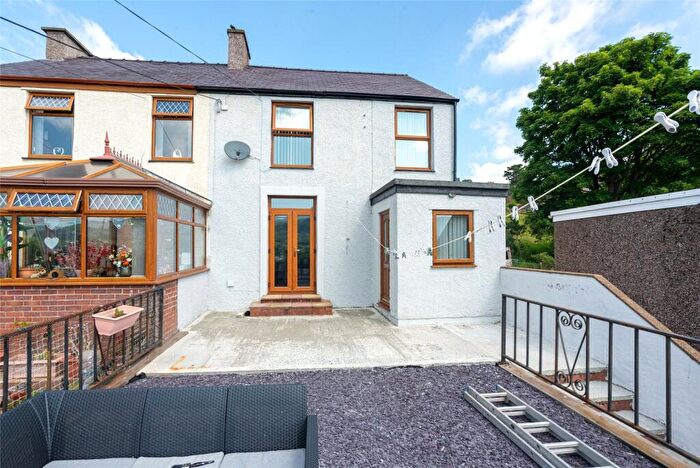 3 Bedroom Semi-Detached House For Sale In Coedmadog Road, Talysarn, LL54