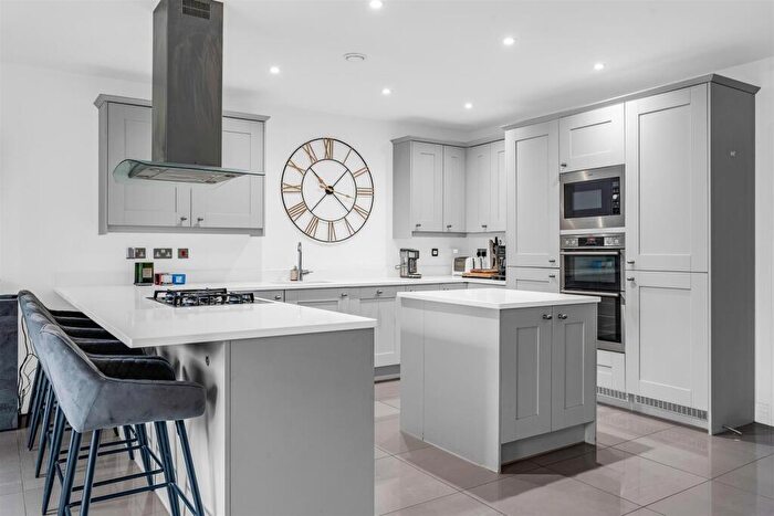 5 Bedroom Detached House For Sale In Frythe Avenue, Welwyn, AL6