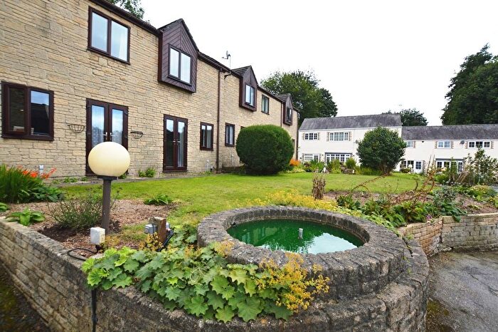 2 Bedroom Property To Rent In Fairwinds Close, Dronfield, S18