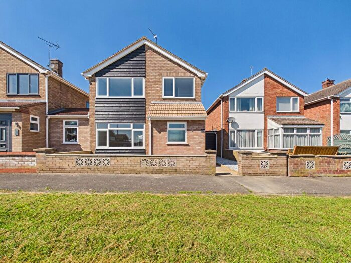 3 Bedroom Link Detached House For Sale In Orchard Walk, Yaxley, PE7