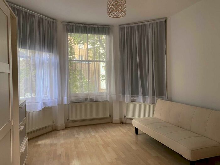 1 Bedroom Flat To Rent In Richmond Way, Shepherds Bush, W12