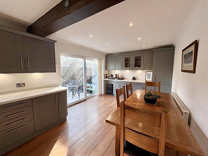 4 Bedroom Semi Detached House For Sale In Windsor Road, Hailsham, BN27