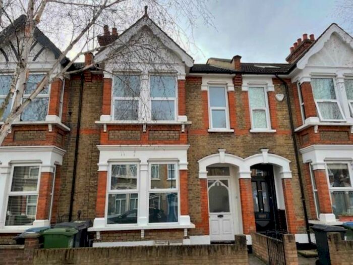 2 Bedroom Flat To Rent In Burgley Road, Leytonstone, E11
