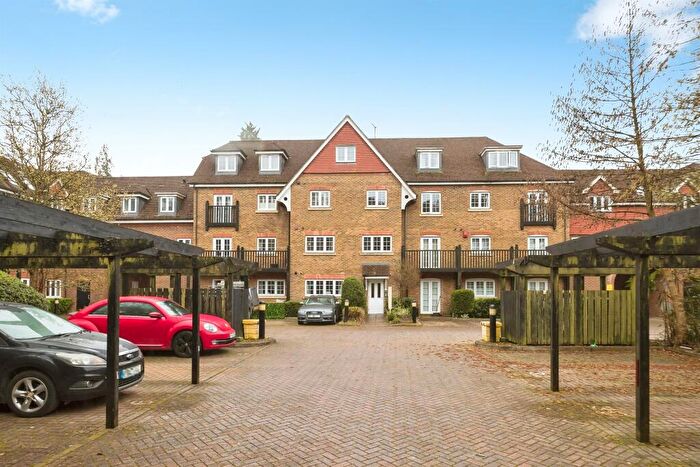 2 Bedroom Flat For Sale In Copthorne Common Road, Copthorne, Crawley, RH10