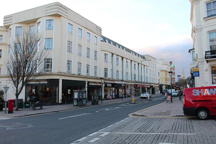 3 Bedroom Flat To Rent In Hill House, Western Road, Hove, BN3