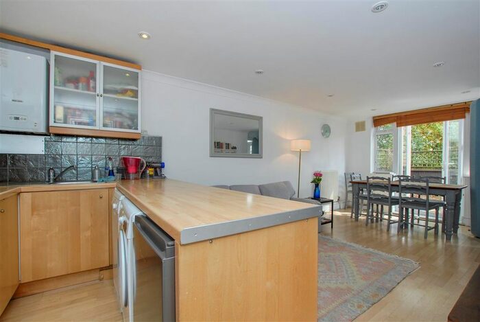 2 Bedroom Flat To Rent In Lydney Close, London, SW19