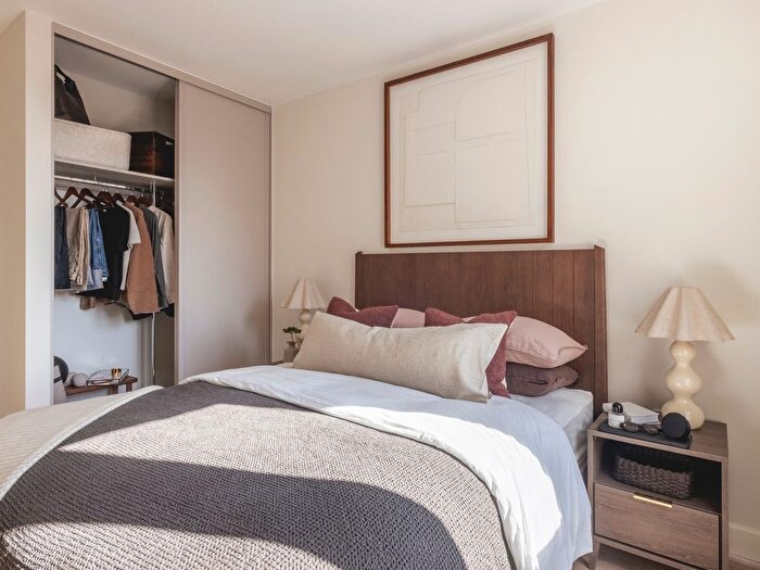 1 Bedroom Flat To Rent In Biscuit Walk, Bermondsey, London, SE16