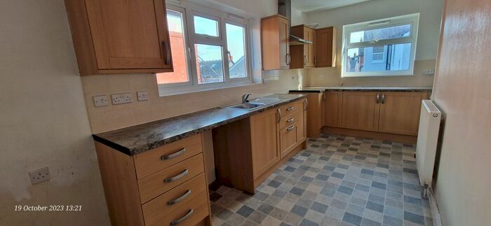 2 Bedroom Flat To Rent In Woodland Park, Colwyn Bay, LL29