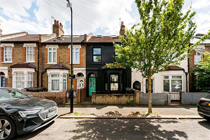 4 Bedroom End Of Terrace House For Sale In Gloucester Road, Walthamstow, E17