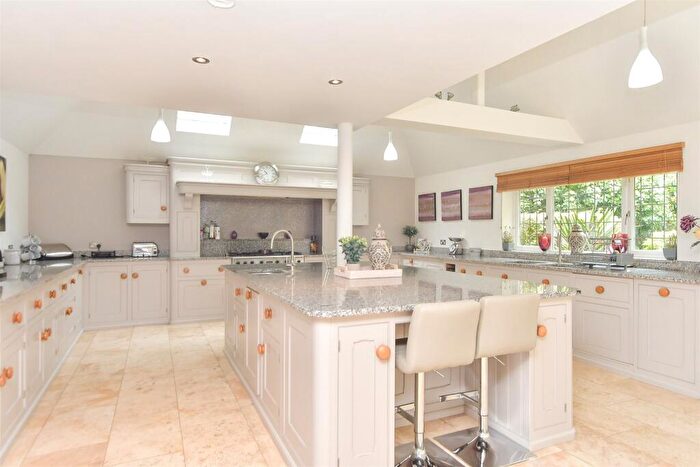 5 Bedroom Detached House For Sale In Mount Lane, Hartlip, Sittingbourne, Kent, ME9