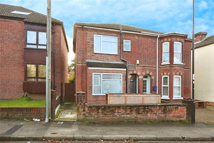 3 Bedroom Semi Detached House For Sale In Harcourt Road, Southampton, Hampshire, SO18