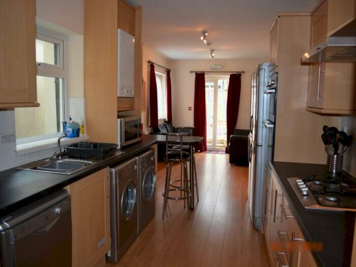 6 Bedroom House To Rent In Daniel Street, Cathays, Cardiff, CF24