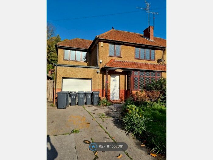 4 Bedroom Semi-Detached House To Rent In Ballards Way, South Croydon, CR2